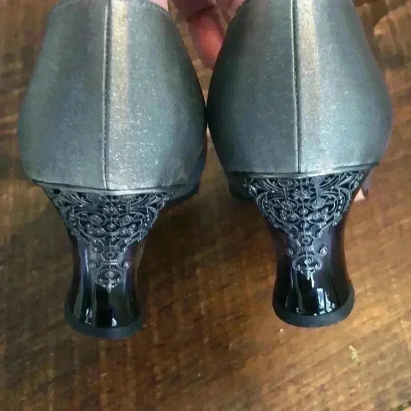 Salvatore Ferragamo | Satin Pewter Heels - Picture 4 of 7